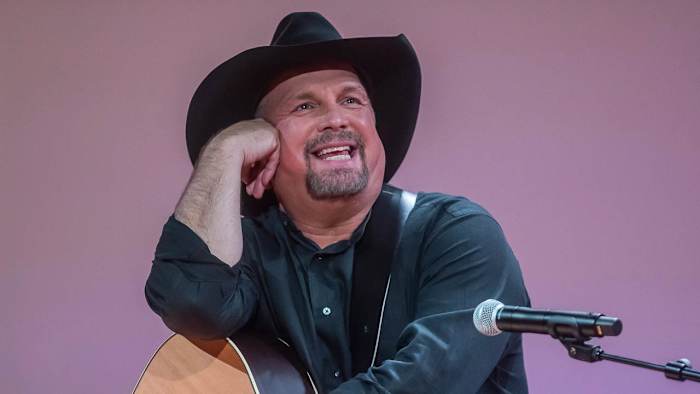 042022-Garth Brooks-usa